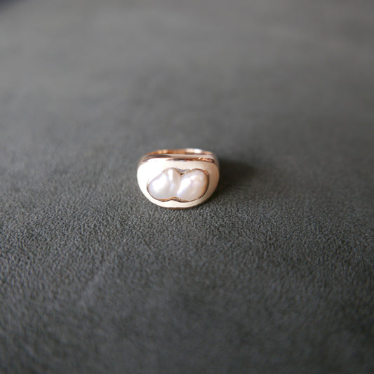 Oval Signet with pearl 1