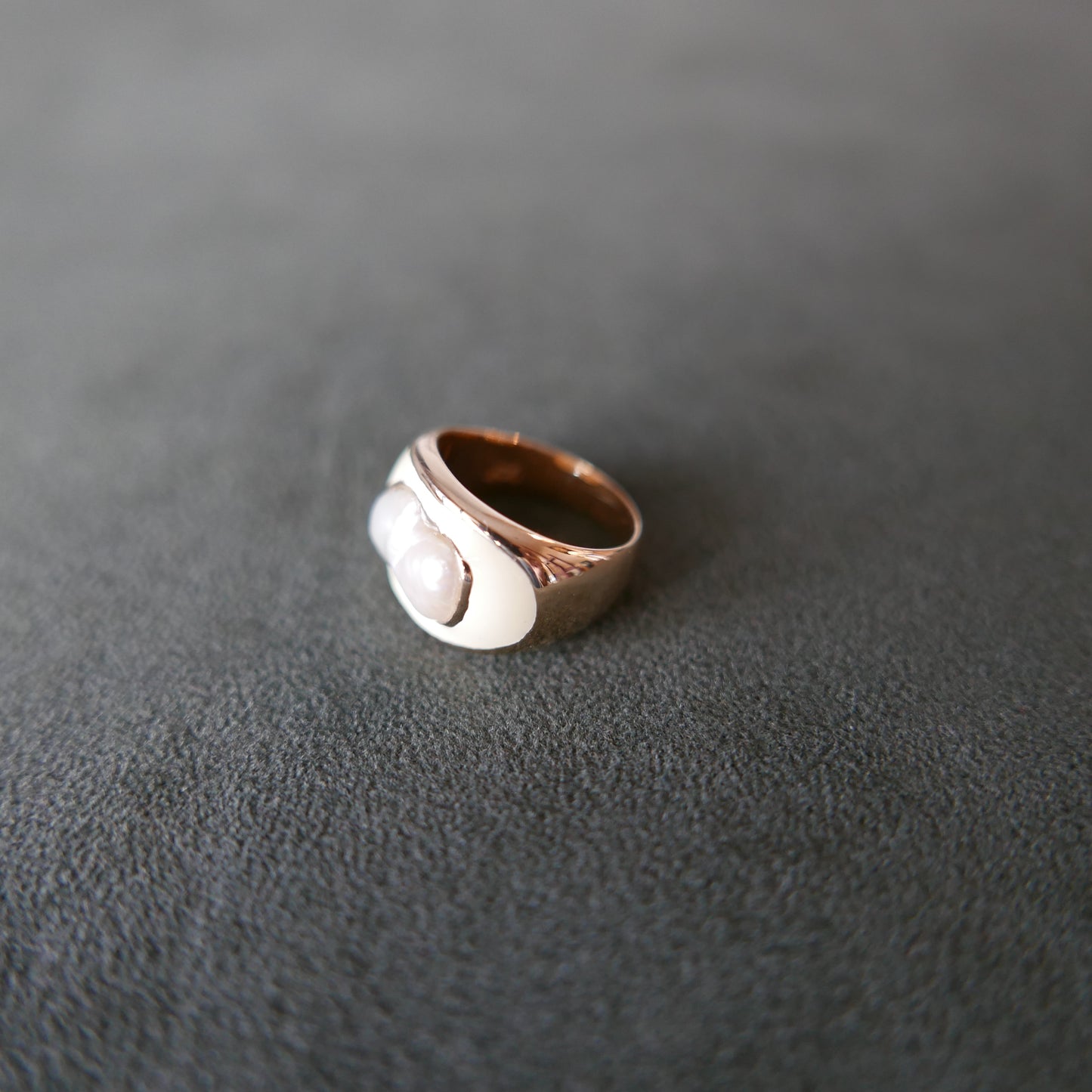 Oval Signet with pearl 1