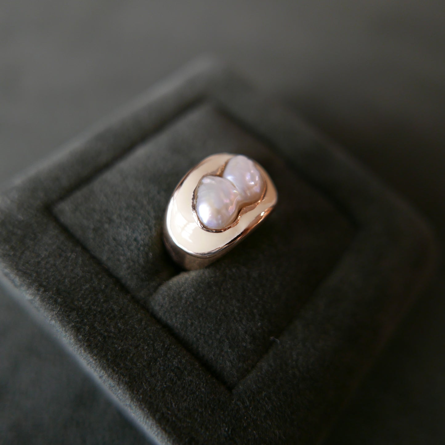 Oval Signet with pearl 1