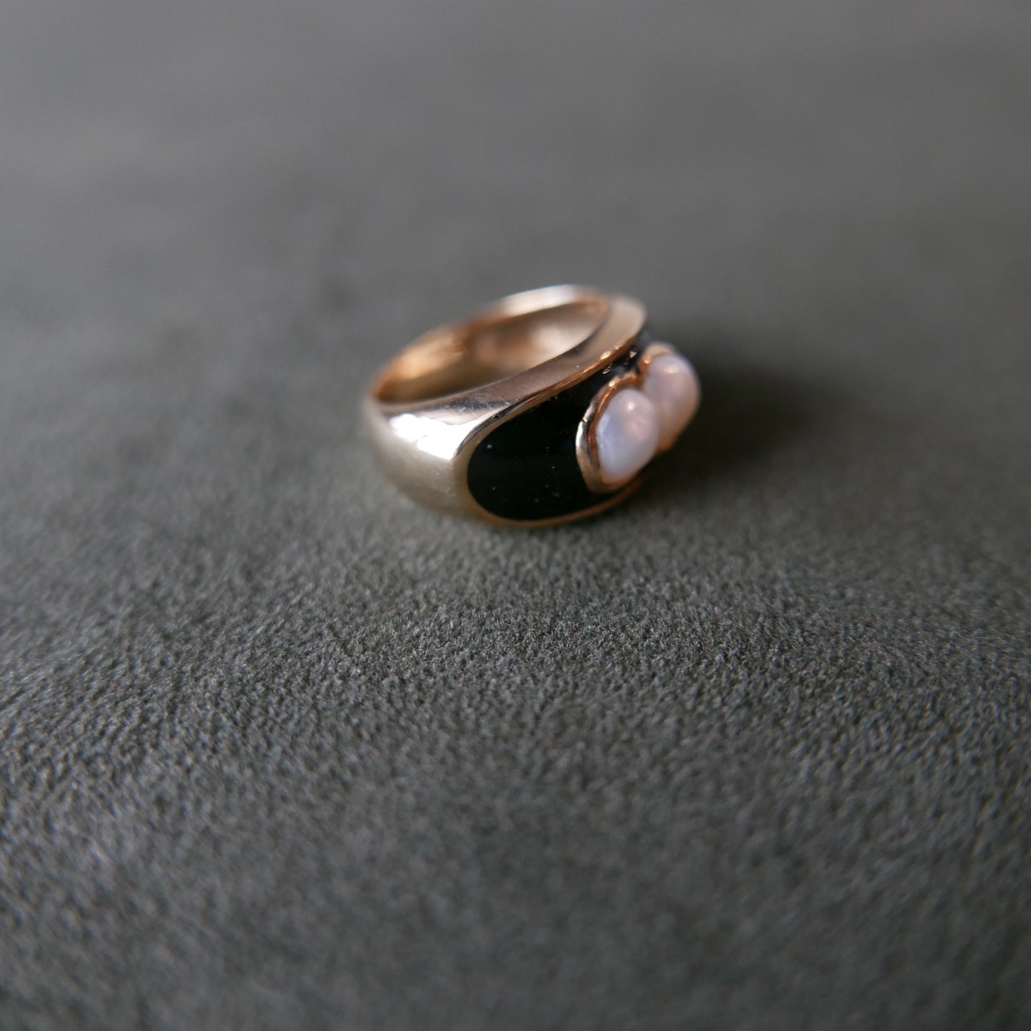 Oval Signet with pearl