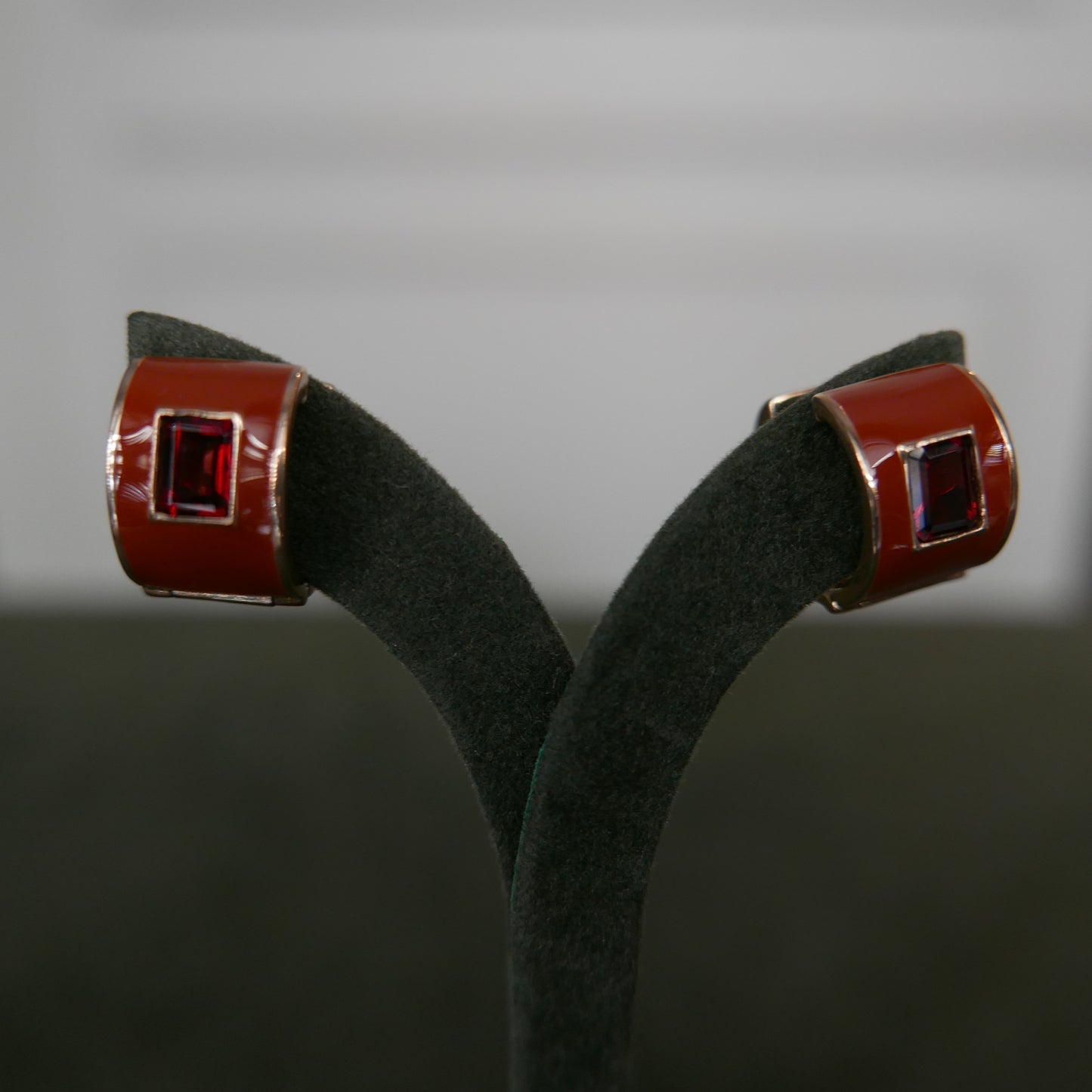 Single enamel single signature earrings (Red)